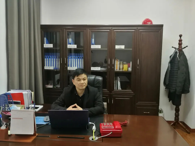 張家界國(guó)輝建材有限公司,張家界塔吊租賃,施工電梯租賃,重型吊車(chē)租賃,隨車(chē)吊租賃,辦公車(chē)輛 張家界國(guó)輝建材有限公司,張家界塔吊租賃,施工電梯租賃,重型吊車(chē)租賃,隨車(chē)吊租賃,辦公車(chē)輛